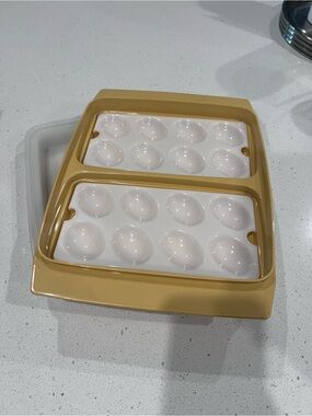 Vintage Tupperware beige & white Deviled Egg holder with 2 removable egg trays